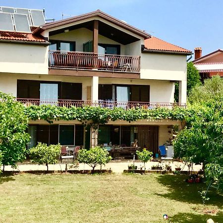 Lovrečica Apartments Markelj מראה חיצוני תמונה